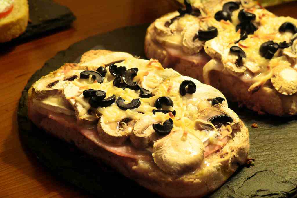 Tosta De Champiñon Y Queso De Cabra