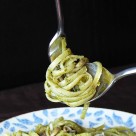 espaguetis con salsa pesto