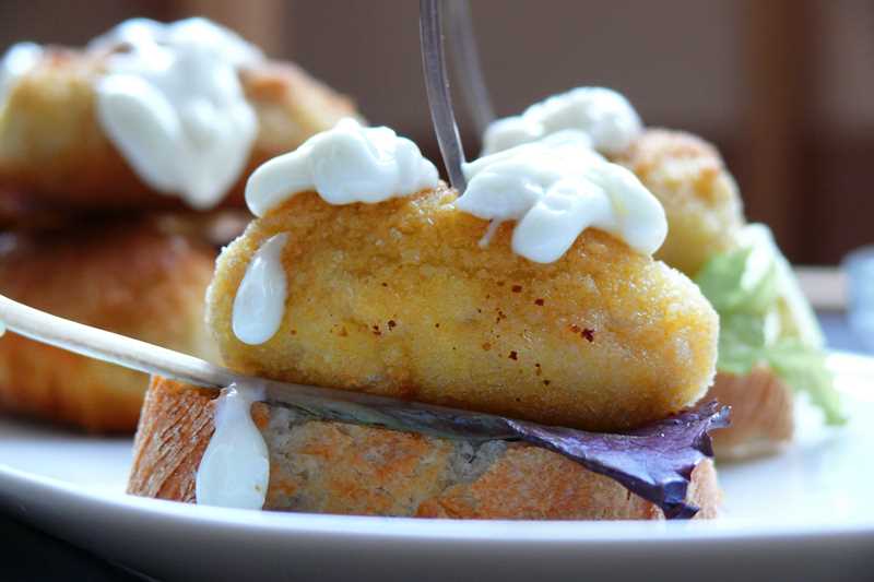 Croqueta De Boletus Con Salsa Roquefort